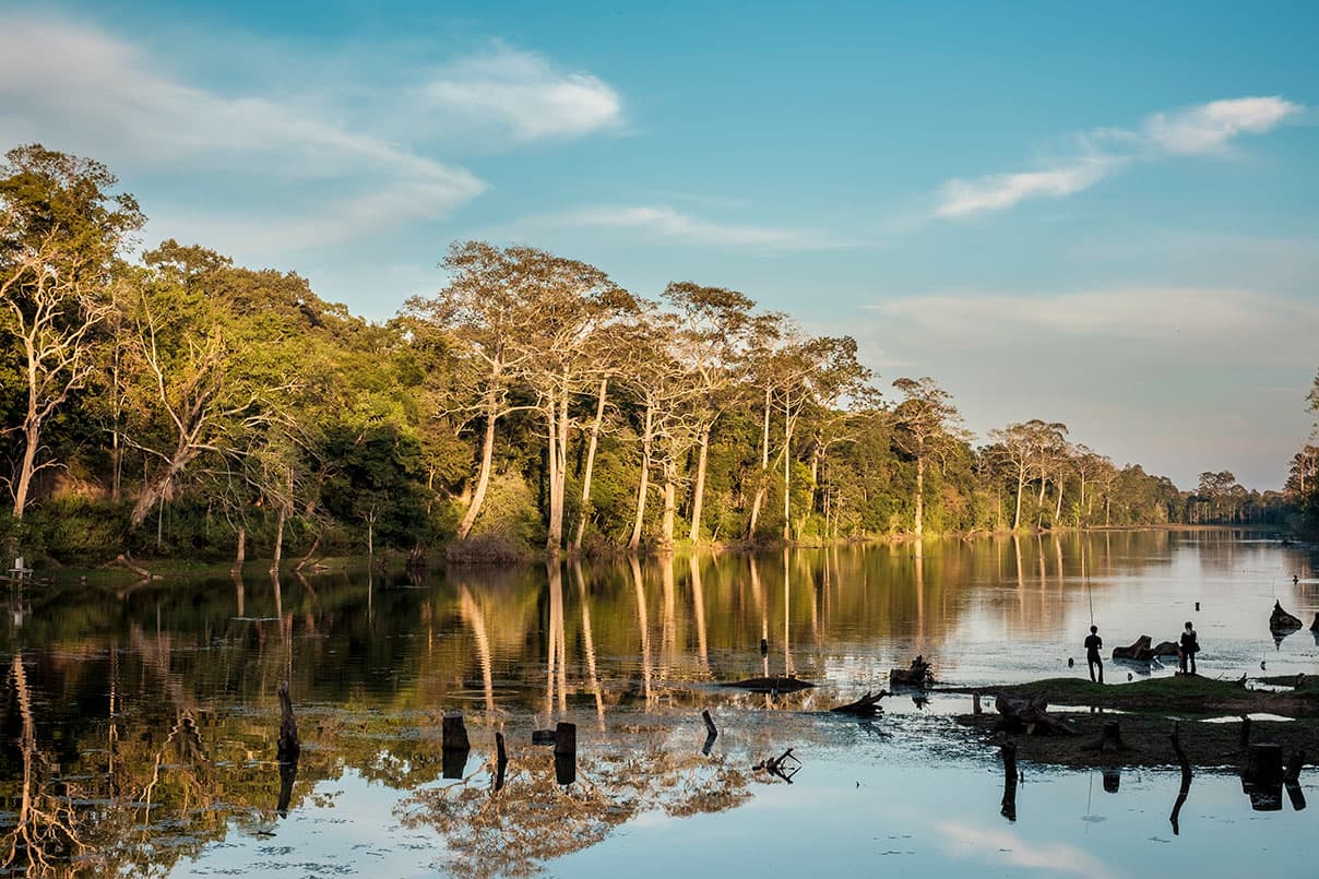 Rio amazônico ao fim da tarde